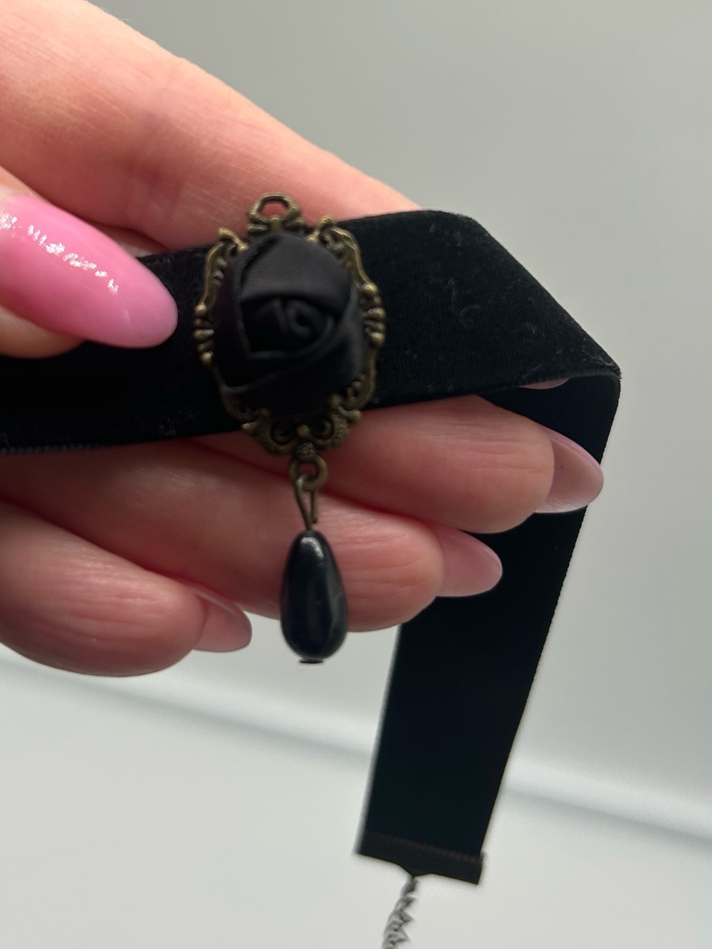 Black Velvet Gothic Pendant Choker Necklace - - Picture 5 of 9